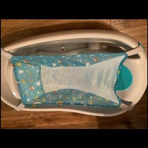Baby bathtub.